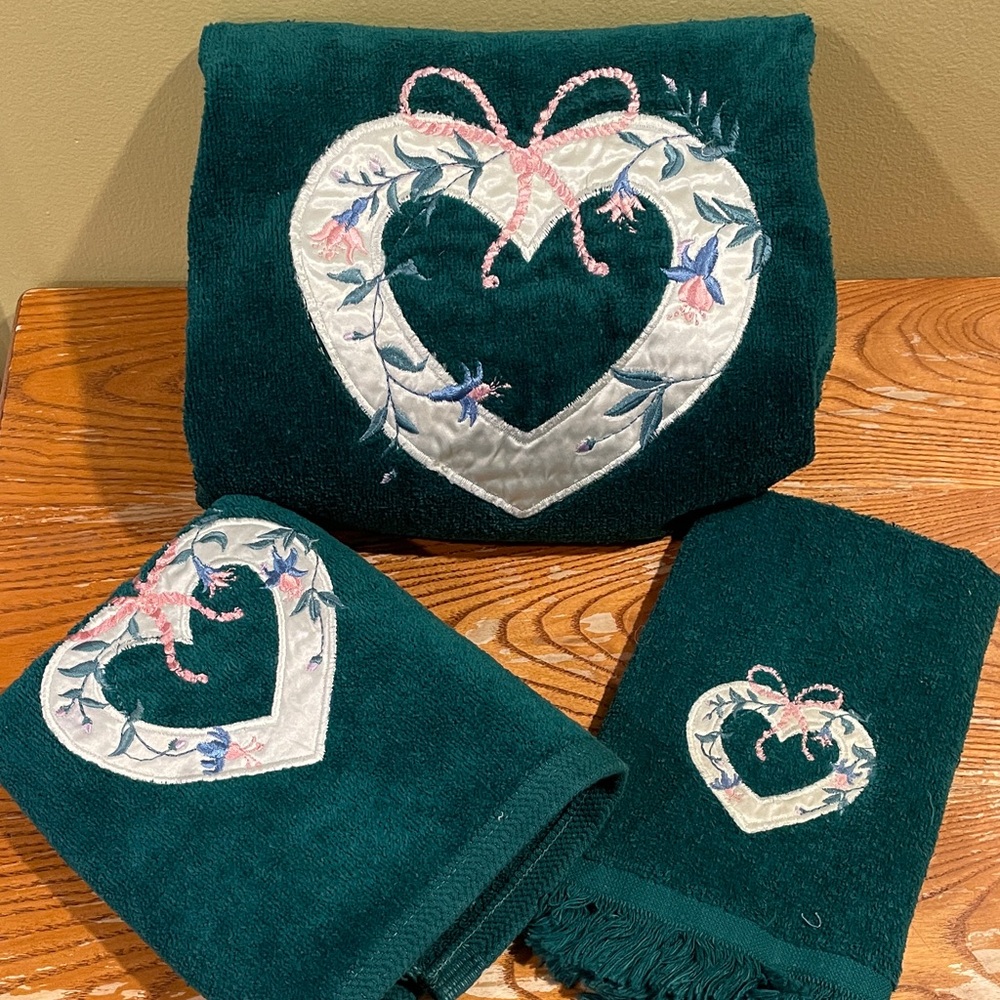 Set of Cotton Embroidered Bath Towels NWOT - Picture 1 of 5
